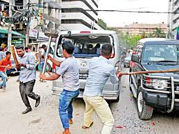 খালেদা জিয়ার গাড়ি বহরে হামলা : শেখ হাসিনার বিরুদ্ধে মামলার আবেদন